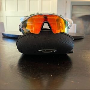 Oakley Radar EV Sports Sunglasses with Case - Red Lens